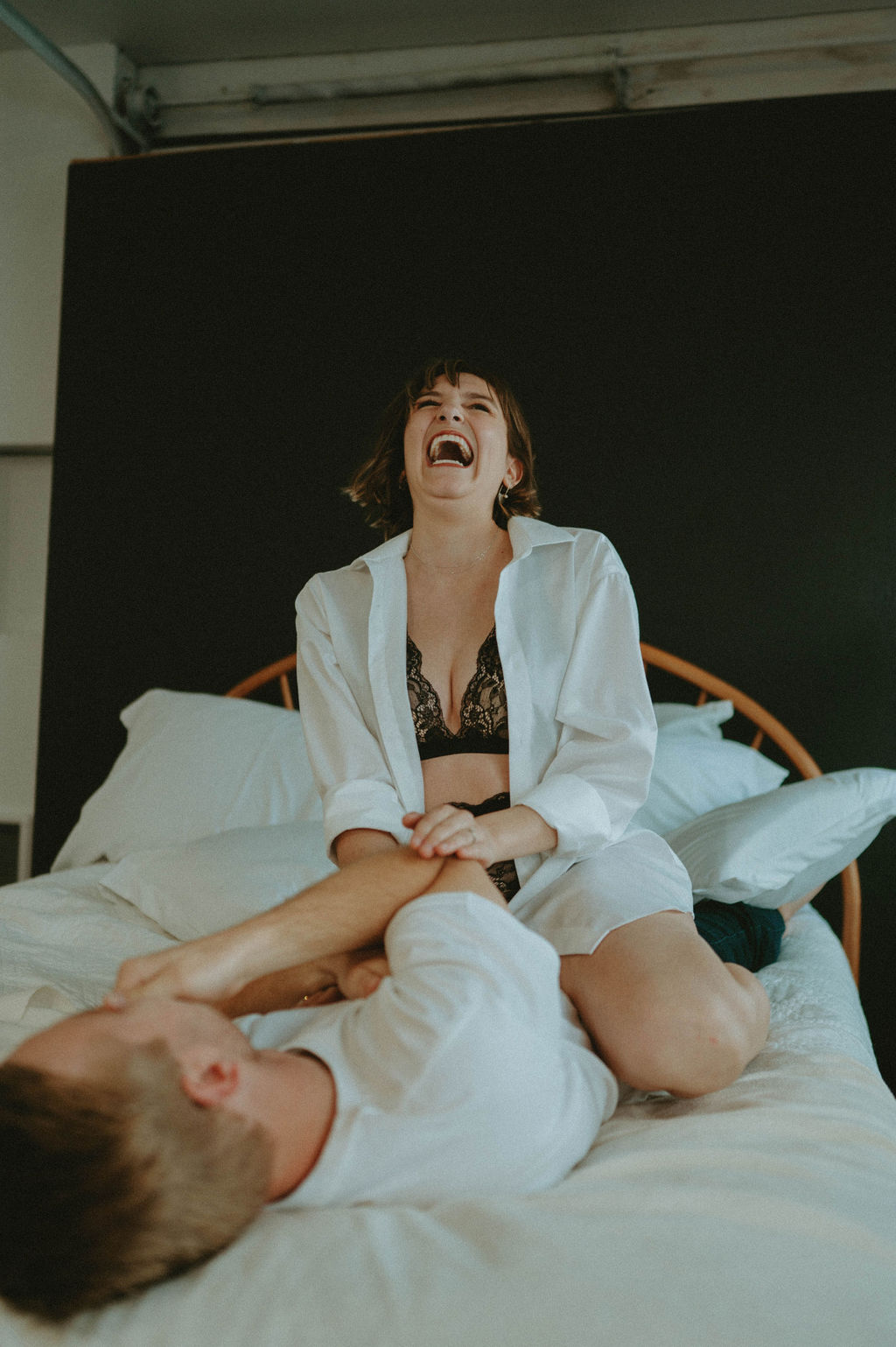 Cozy Intimate Couples Photos in Oregon